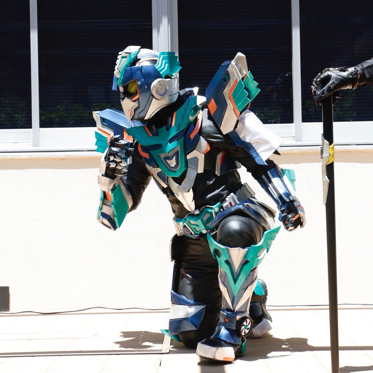 EKODA_1ZER's tweet photo. こんにちは、エコダイザーだ🦅
今日も #環境月間イベント の振り返り🌱
台風被害を受けた農家さん達の支援活動している #eatfor さんに #MCYATAGARATH と共にお邪魔したぞ🚚
「#食べることが社会貢献に」を掲げて頑張っているんだ🌱
#夕刻の翼エコダイザー
#エコダイザー
#ローカルヒーロー
#江古田 https://t.co/IlQVxgS80s