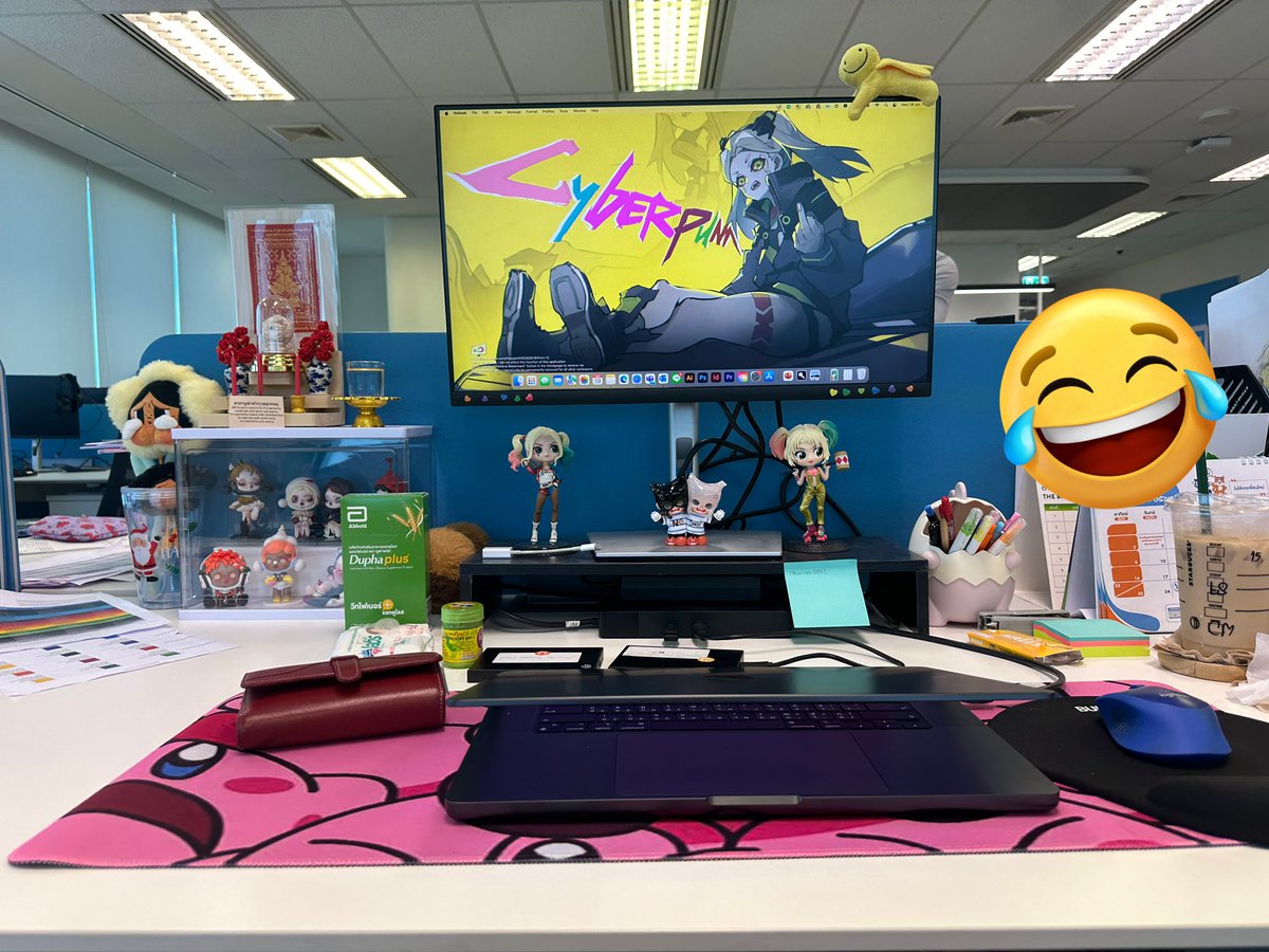 newwiieecx's tweet photo. สาบานว่าโต๊ะทำงาน 🤣 โต๊ะสะอาดไม่มีอยู่จริง
#workingdesk #แม่หมี #บึ้ม��ุกจุด #มุมเล็กๆของกราฟฟิก #GraphicDesigner #ผู้หญิงมีรอยสัก https://t.co/7LSlG4stsm