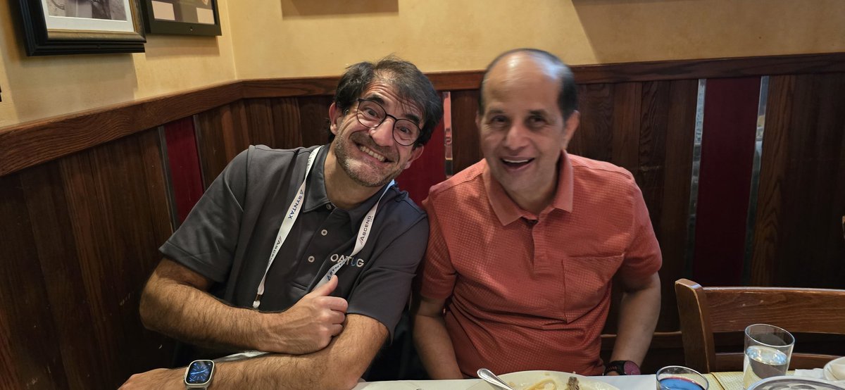 JaysonHanes's tweet photo. Oracle ACEs dinner! @oracleace #ascend24 @CarminesLV https://t.co/h6UnIE9Gmx