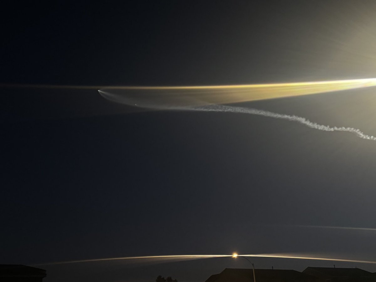 kimmpossible35's tweet photo. What’s going on #RosenaRanch #northfontana #spaceX #ktla https://t.co/6eHGtWPzUz