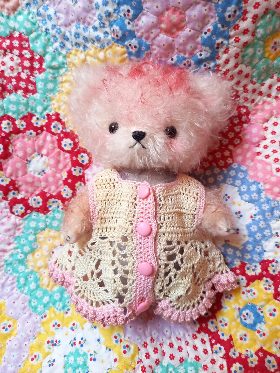edoyakumaneko's tweet photo. やみくまのベアが出来上がりました～🐻

しろくろやさんの型紙で作製しました☺️

可愛くてニマニマしながら、チクチク楽しめました💖🐻

服着せようか、ベアのみにしようか、迷い中～🐻

#やみくま2024
#magicpaw https://t.co/29lBf8gXRb