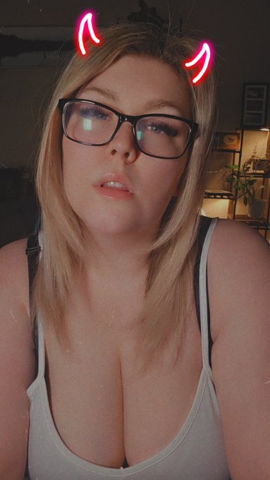 Let me be your devil, daddy.... https://t.co/frXesSq9gF