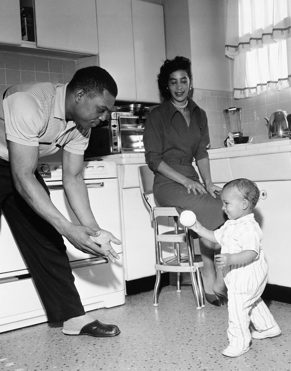 mlbespanol's tweet photo. Willie Mays: gran jugador, y mejor persona. ❤️⚾ https://t.co/RnBvF2M0TQ