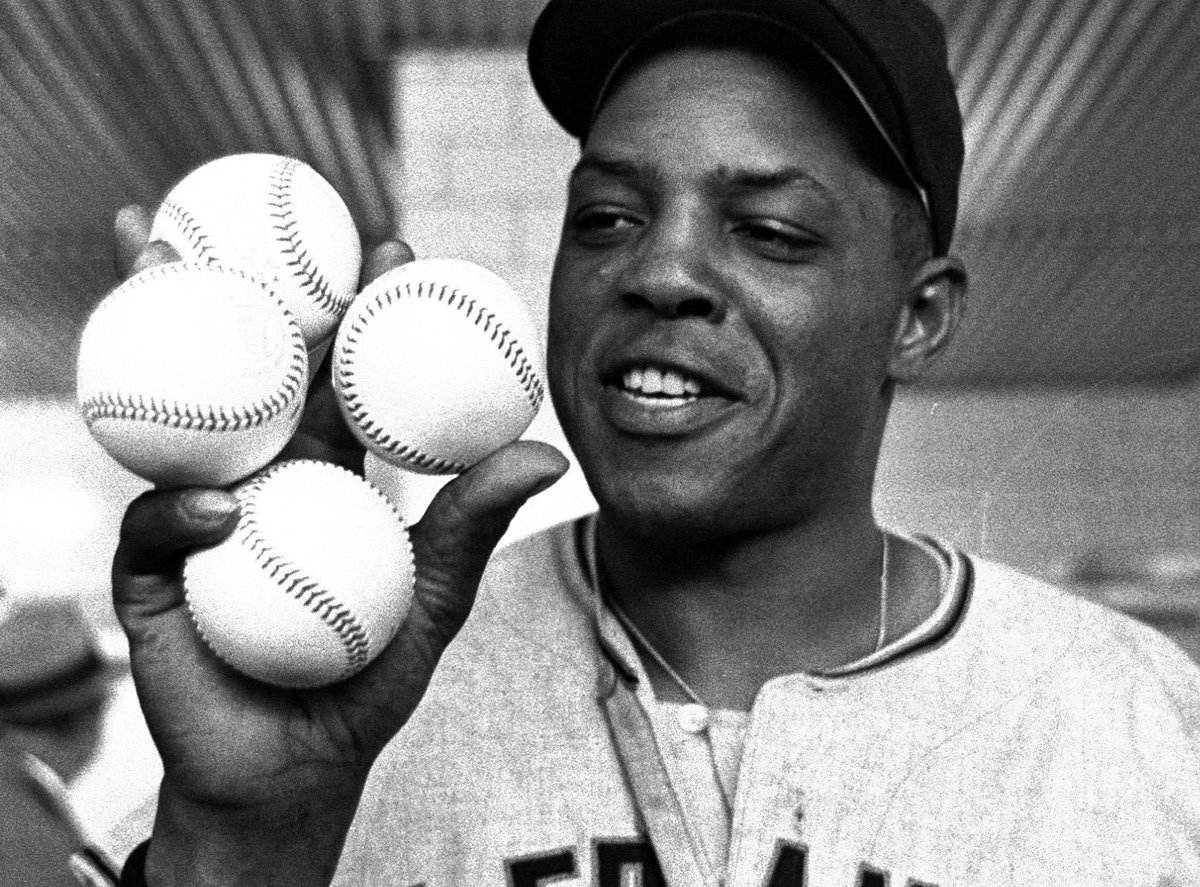 mlbespanol's tweet photo. Willie Mays: gran jugador, y mejor persona. ❤️⚾ https://t.co/RnBvF2M0TQ