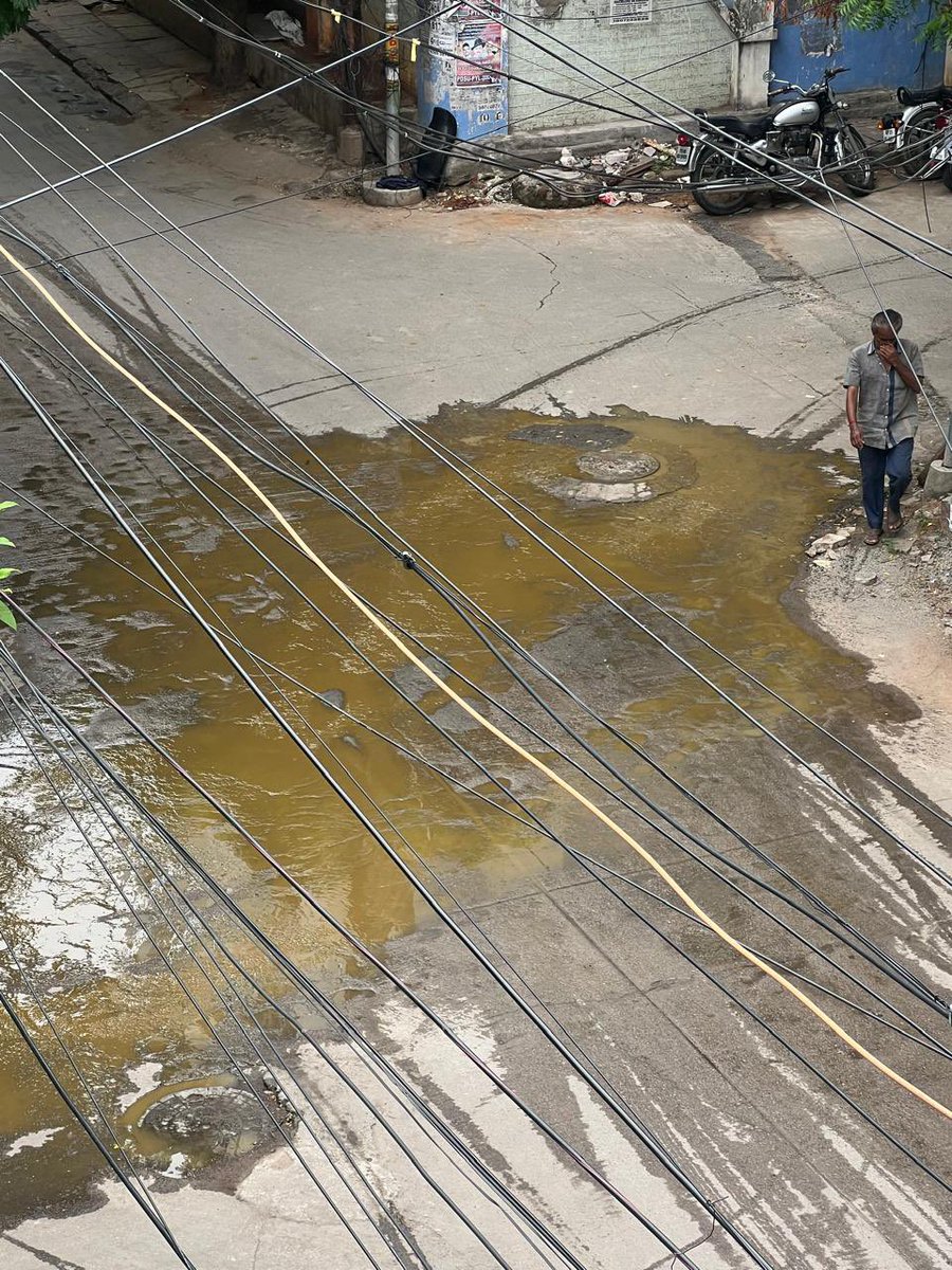 Drvirithakrish1's tweet photo. Podhune inti mundu intha disgusting drainage. Intlo ki drainage smell oste ela untado come and ask us sir we will tell.  So many complaints.Temporary solutions. One day solutions. Who else should we approach?@MutaJaisimha @nareshragati @KTRBRS @CommissionrGHMC @hmwssbgmom05 https://t.co/dzX5CFdDsa