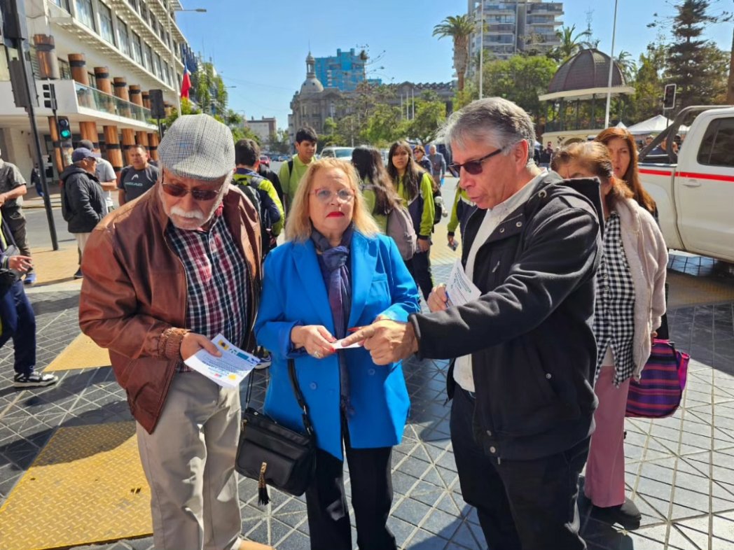 Este martes en #Antofagasta la seremi <a href="/dafne_pinor/">Dafne Pino Riffo</a> junto a sus pares de <a href="/VoceriaAntofa/">Vocería Antofagasta</a>, Paulina Larrondo y <a href="/Dsocial_II/">MDSF Antofagasta</a> Mauricio Zamorano, lanzaron la campaña informativa del #SubsidioElectrico que beneficiará a 1,5 millones de hogares vulnerables en el país.🇨🇱