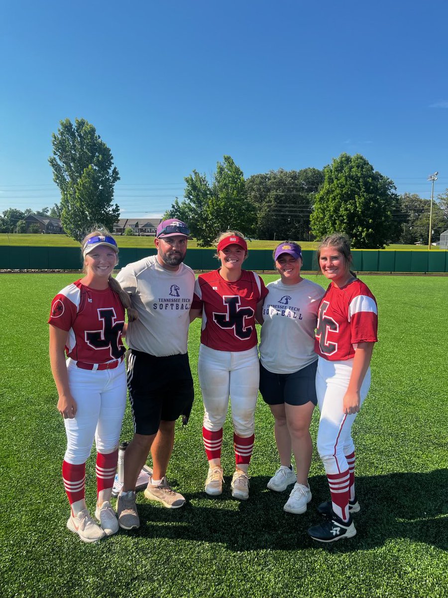 KyDamon06's tweet photo. Had an amazing time at the Tennessee Tech Softball camp this past Monday with two of my amazing teammates @BrynaPelham and @Kurstinchelle !! Thank you @TTU_Softball @daniellepenner @sammimiller11 @MarcKKendrick !! 🟡🟣🦅 https://t.co/57jqMZA57e