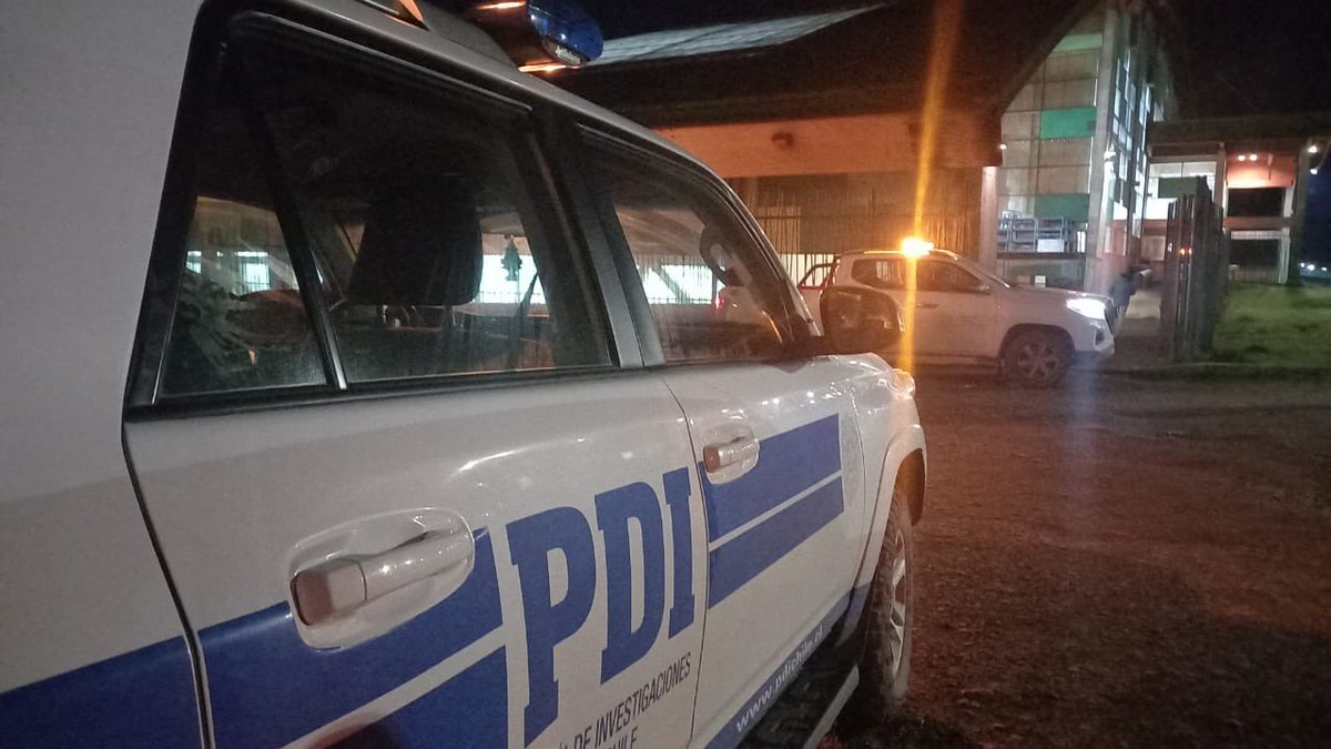 Investigan fallecimiento de joven de 19 años en la piscina del polideportivo de Aysén.