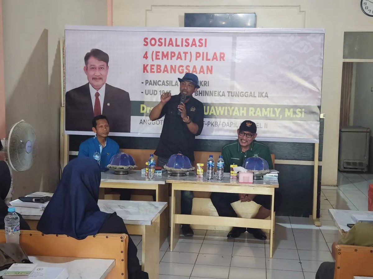 MuawiyahRamly's tweet photo. Sosialisasi 4 Pilar Berbangsa Bernegara di Kabupaten Maros.

#amure #anggotadprri #sulsel2 #pkb #dprri #trending #bone #soppeng #wajo #sinjai #bulukumba #maros #pangkep #barru #parepare https://t.co/hreFzO4xz7