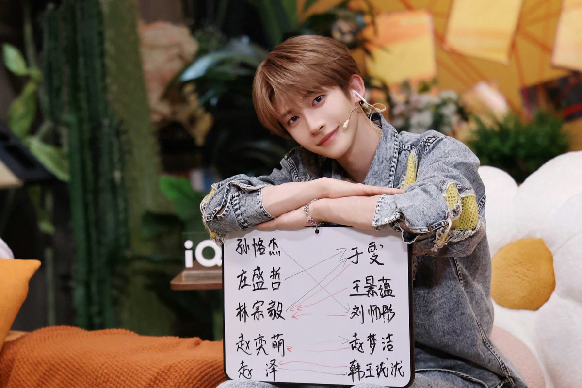 Liuyu_Fanclub's tweet photo. 240619 LIU YU STUDIO Weibo Update
Just go with your heart.🕶️
⏰ TODAY 12:00(GMT+8)
📍 iQIYI
#Liuyu #刘宇 #劉宇
#リュウユ #리우위 #หลิวอวี่ #LưuVũ
#ImSoIntoYou #喜欢你我也是 #IQIYI https://t.co/Xj5JH5ichM