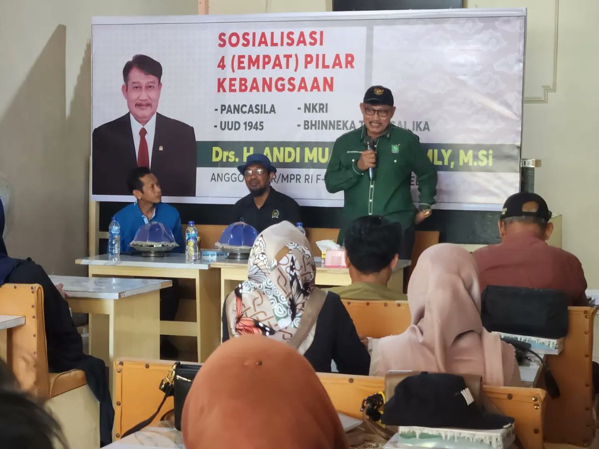 MuawiyahRamly's tweet photo. Sosialisasi 4 Pilar Berbangsa Bernegara di Kabupaten Maros.

#amure #anggotadprri #sulsel2 #pkb #dprri #trending #bone #soppeng #wajo #sinjai #bulukumba #maros #pangkep #barru #parepare https://t.co/hreFzO4xz7