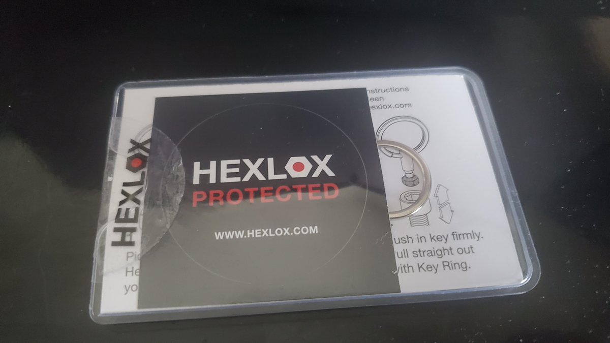 cuh_ku's tweet image. ドイツから #HEXLOX が届いた。

鍵と本体(ナットっぽいやつ)と鍵番号を印刷したマニュアルがカードスリーブに入ってて、とてもミニマル。

サドルボルトとシートクランプUボルトに付けてみたけど、ちょっとだけコツがいりますわね？最初、4mmの方が取れなくて、不具合かと焦った。