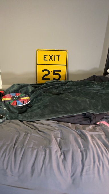 𝐋𝐈𝐕𝐄 𝐓𝐎𝐃𝐀𝐘 𝟒𝐩𝐦 𝐏𝐒𝐓 is live now! https://t.co/Wlg7498yU3 https://t.co/nPWw5WNoeJ