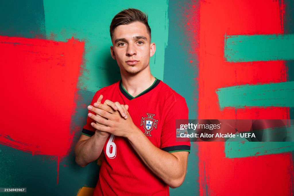 CopaLendas's tweet photo. Francisco Conceição, Portugal 🇵🇹.
Euro Copa 2024, Alemanha.
Portugal 🇵🇹 2 x 1 🇨🇿 República Tcheca.
#conceição #portugal #uefa #lenda #chico #imortais #lusos #seleçãodasquinas #fpf #redbullarena #por #euro2024 https://t.co/vhM0u7QMeJ