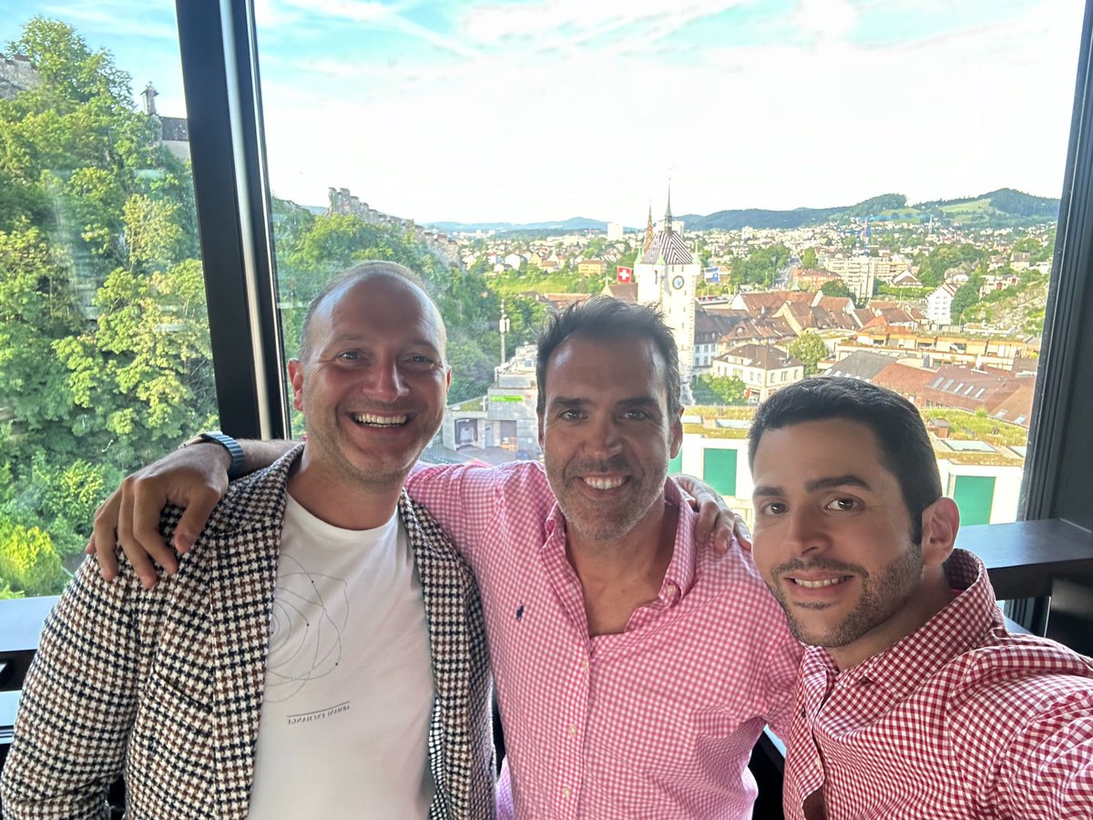 MiguelAriza83's tweet photo. IPE in Switzerland 🇨🇭LET’S GO!!
3 CRYO-EBUS cases now!
Janko Rakic Thanks for the invitation!
Terezie Dankova Thanks for making it possible!
@jpallaresneumo come on bro! 💪
#IPE #Sharingisgrowing #CRYOEBUS https://t.co/9bWLSoEFSd