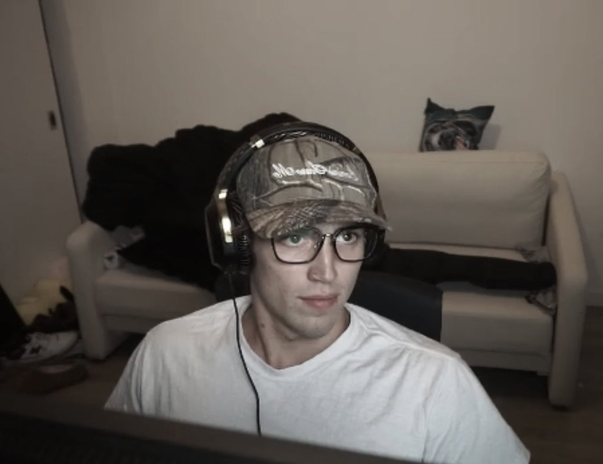 Hey <a href="/vinniehacker/">100T Vinnie</a> ! I need you to dress up as Clark Kent for Halloween, thanks 🥰
