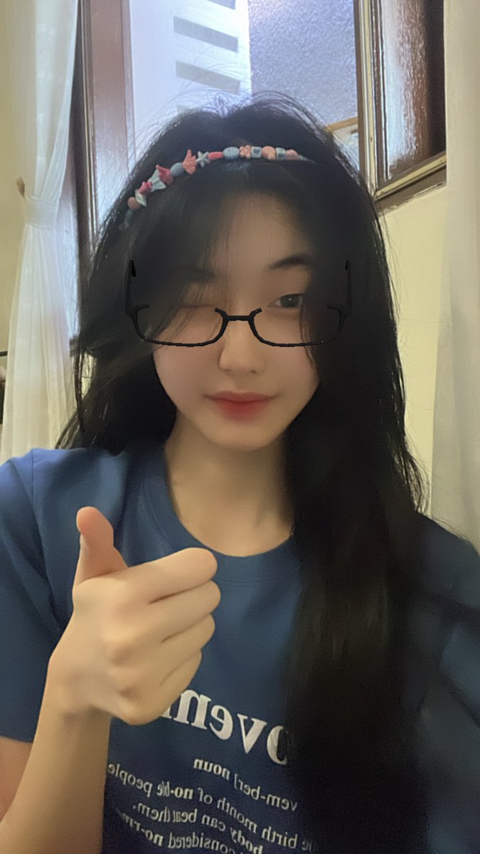 M_OlineJKT48's tweet photo. TY LIVE IDNnya see u tar malem 😍🙏 https://t.co/EQmSVVSQl9