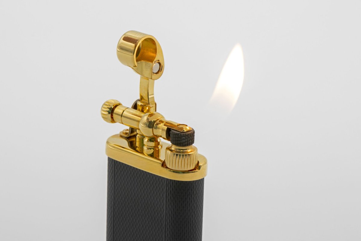 MeyTrade's tweet photo. IM Corona Vergoldet / schwarz matt gekörnt Pfeife Feuerzeug der Old Boy Klassiker
https://t.co/0zo2PMDzku
#meytrade #IMCorona #Pfeife #pipesmoking #smokingpipes #Feuerzeug #Lighter #PipeLighter #Pfeiferauchen https://t.co/TbhlKHvFdS