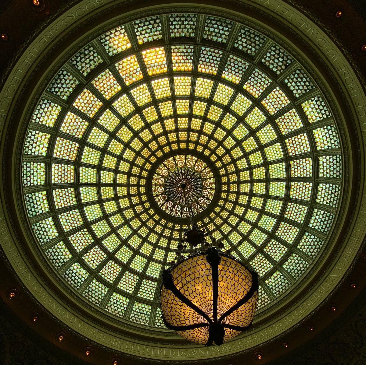 greenietravels's tweet photo. The Chicago Cultural Center is a must visit!
.
.
.
#chicagoculturalcenter #landmark #stainedglass #tiffanydome #healyandmillet #marblework #mosaics #bronzework #motherofpearl #architecture #design #textures #ceilingdesign #patterns #GreenieDoesDeepDish https://t.co/mnd3CHWVyn