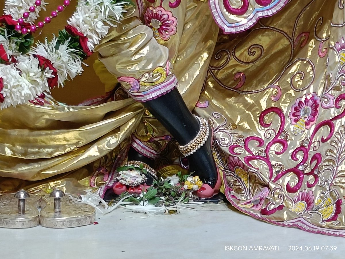 IskconAmravati's tweet photo. ━❀꧁𝐻𝑎𝑟𝑒 𝐾𝑟𝑖𝑠ℎ𝑛𝑎꧂❀━

     🙏🏽 Sringar Aarti Darshan 📿
   🌷Sri Sri Rukmini Dwarkadhish || ISKCON Amravati🌷

  ━❀꧁19/06/2024 ꧂❀━

#iskcon #iskconamravati #radhey #ramalalla #temple #krishna #hindu #dailydarshan #gratitude #blessings #Love #pandharpur #dindi https://t.co/BMM7YAwLBs