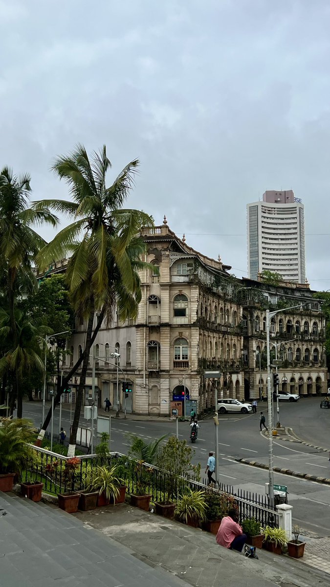 gauravkheterpal's tweet image. Raining cats &amp;amp; dogs in Mumbai- yet the @salesforce World Tour Essentials Mumbai is packed to the brink, standing room only’

The city that never stops, the city that never sleeps &amp;amp; the city where business never stops- MUMBAI!

#Salesforce #SalesforceTour #SalesforceIndia #India