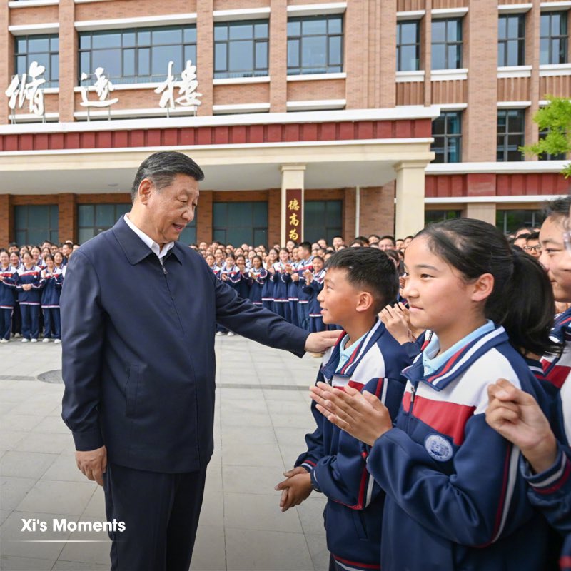 ShanxiDaily's tweet photo. Xi Jinping learned about local efforts in advancing the education work through collaboration between the eastern and western regions and paired assistance, and in strengthening education on forging a strong sense of community for the Chinese nation. #XiJinping #XiTour #XisMoments https://t.co/w8VrrQI4L1