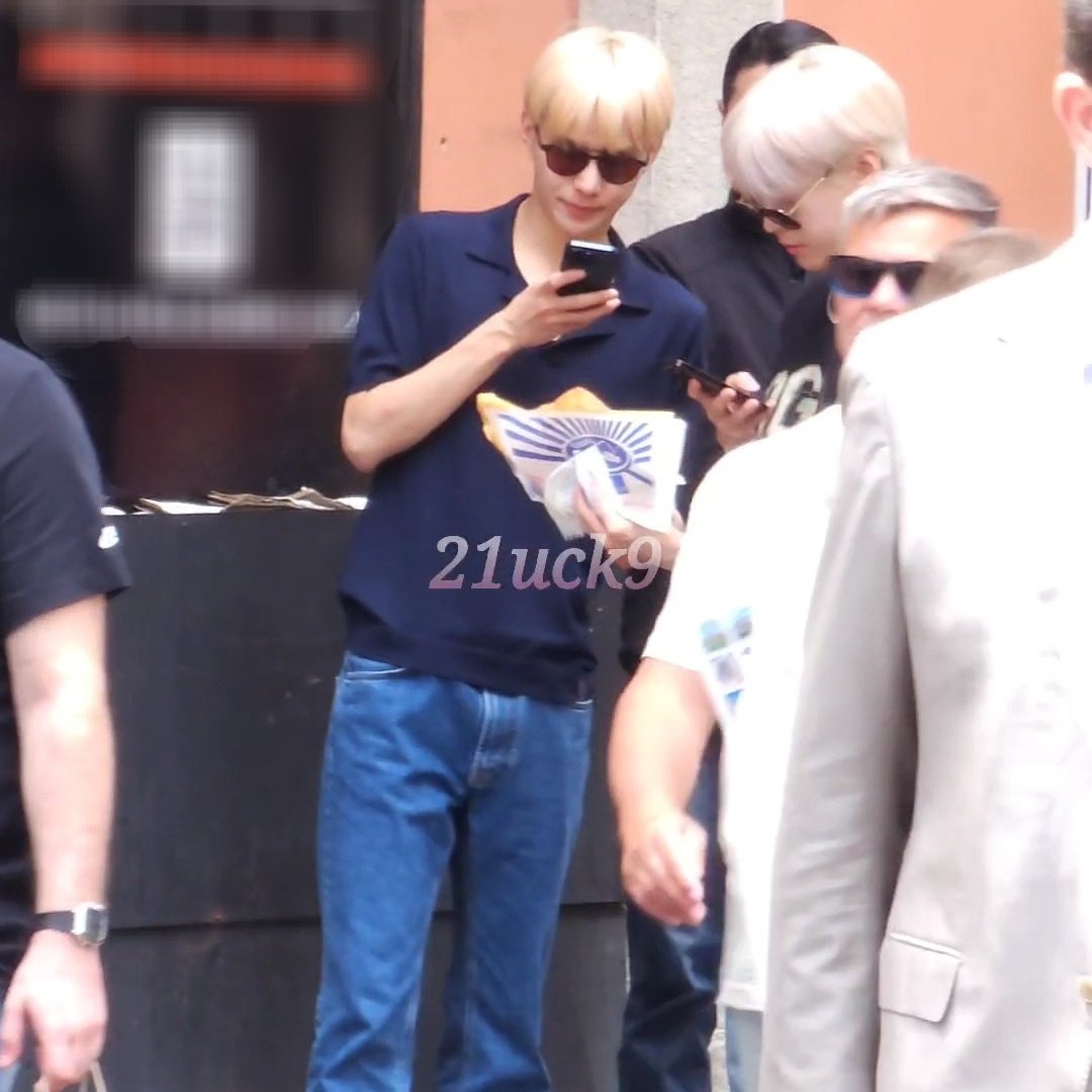 240617 #정우 #도영
디저트 인증샷도 야무지게~ 사부작사부작😆