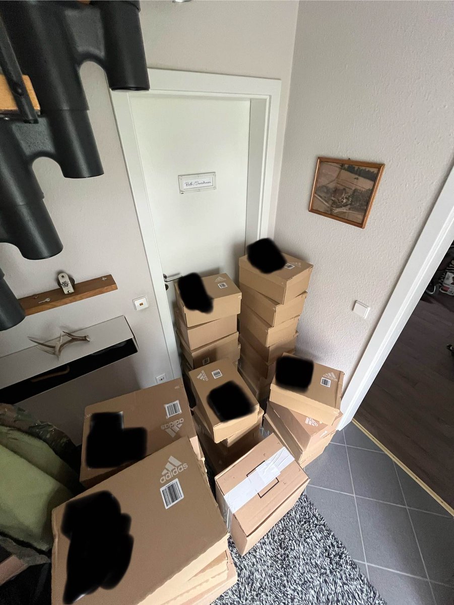 Group: <a href="/Venom_Cooks/">VenomCooks</a>
Ich liebe das Klischee alle Sachen die ins Schema passen, Jungs in Lederjacken, Batzen in Ikea Taschen.