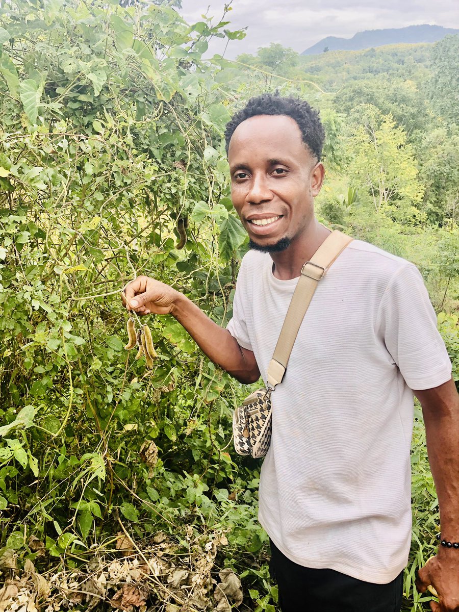 slim_chapter's tweet image. Wakishua watajua nimeshika soseji😜