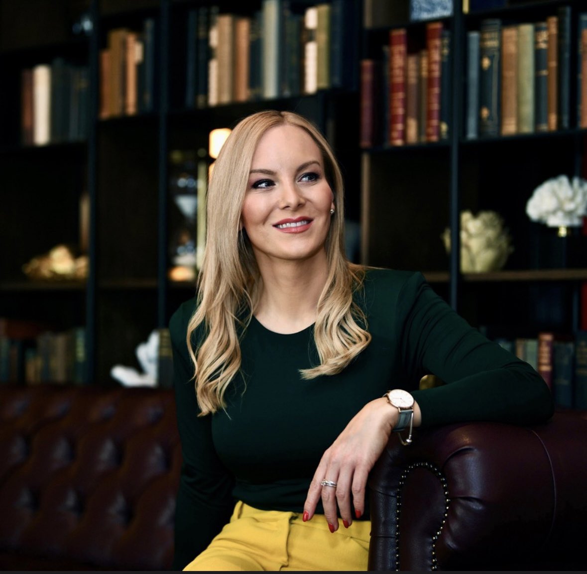 OACarlton's tweet photo. We are really excited to welcome Barnsley's @StephanieHirst on Friday morning. She will be delivering a motivational talk to Y9 students.
We can't wait to meet her!
#TransformativeCulture
#GrowingGoodPeople https://t.co/mU3jXtRrto