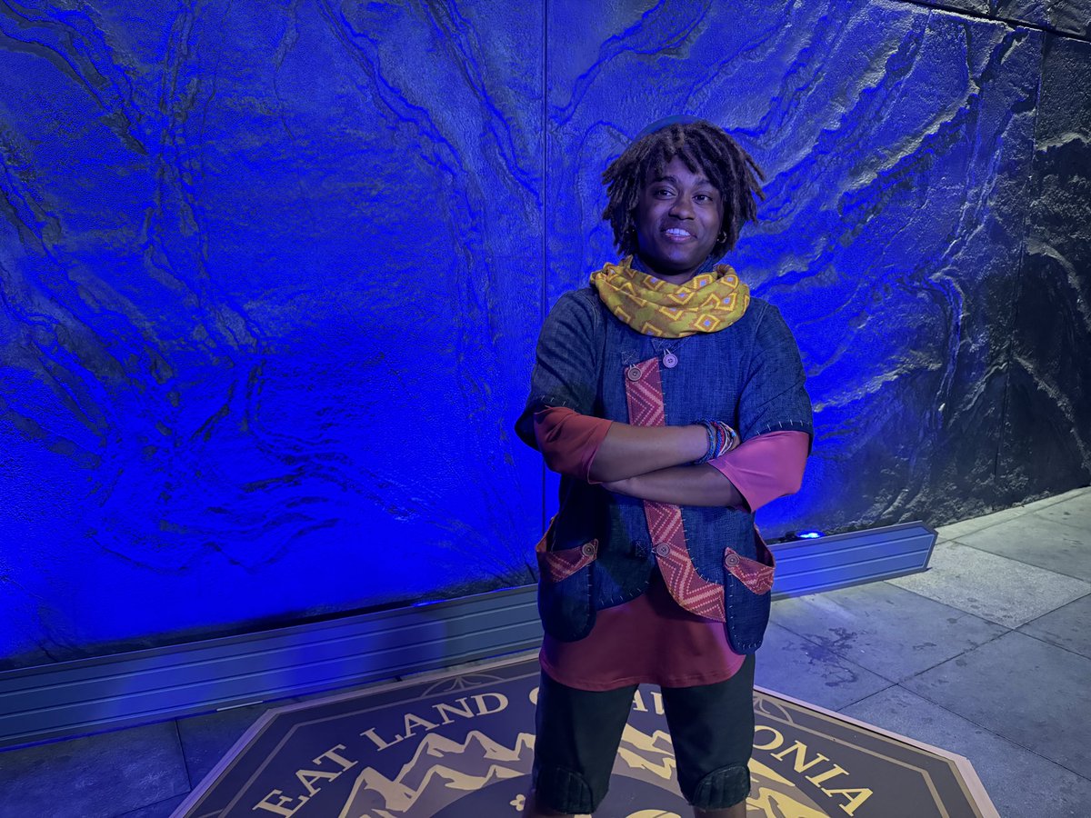 laughingplace's tweet image. Ethan Clade from #StrangeWorld makes his meet and greet debut at #DisneylandAfterDark #PrideNite.