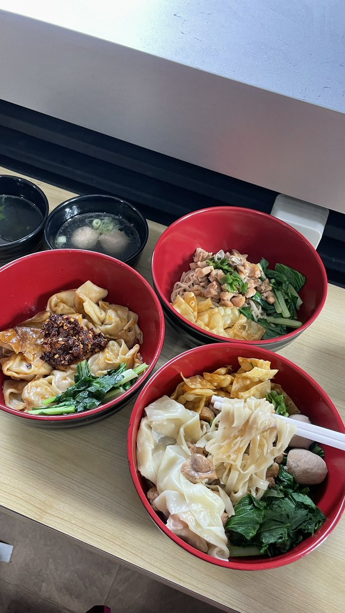 Jakarta Plate to Go: Mie Lebar Edition

📍Bakmi ERPE, Kramat Pela (Maps Available)