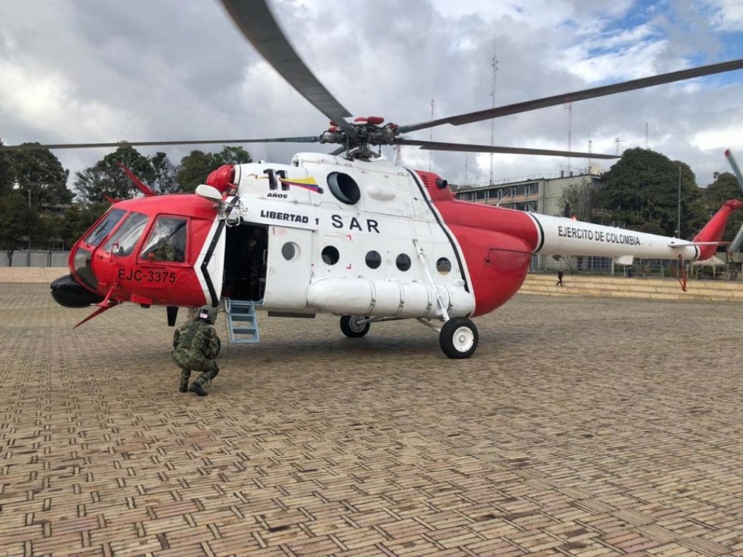 Emorbay57's tweet photo. @infopresidencia @petrogustavo Pasaría a creer que tiene más importancia, relevancia y reconocimiento este helicóptero MI-17 que fue utilizado para la operación Jaque y que llevo a la libertad a 13 colombianos y 02 estadounidenses que se encontraban secuestrados y en cautiverio en las selvas del Guaviare. https://t.co/WLq8LdSRfJ