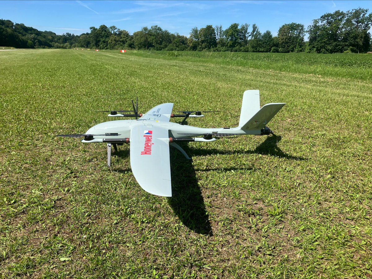 OperA_Sesar3's tweet image. This week  Honeywell and Frequentis teams are conducting GCS and USSP flight testing within OperA Solution B at Amstetten airfield in Austria. 

Read more: project-opera.eu/2024/06/18/gcs…