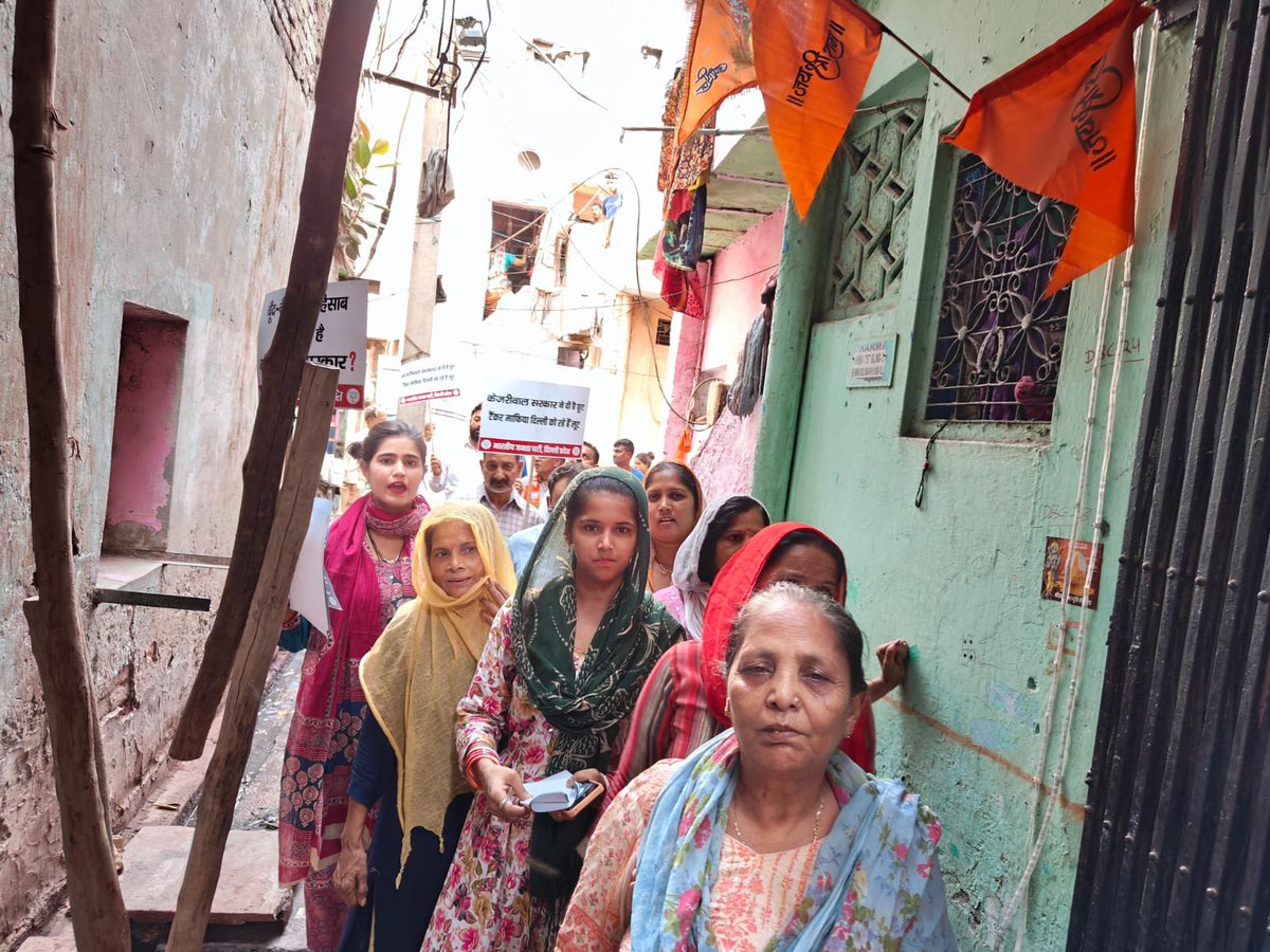 दिल्ली में पानी की कमी को लेकर आज नवीन शाहदरा के वेलकम मण्डल में महिला मोर्चा की पदयात्रा में रहना हुआ। इस पदयात्रा में मंडल के लोगों से पानी की किल्लत और गंदे पानी की समस्या को लेकर बात-चीत की। 

<a href="/BJP4Delhi/">BJP Delhi</a>  <a href="/BJPMM4Delhi/">BJPMM4Delhi</a> <a href="/Virend_Sachdeva/">Virendraa Sachdeva</a> <a href="/richapandey/">Richa Pandey Mishra (Modi Ka Pariwar)</a>