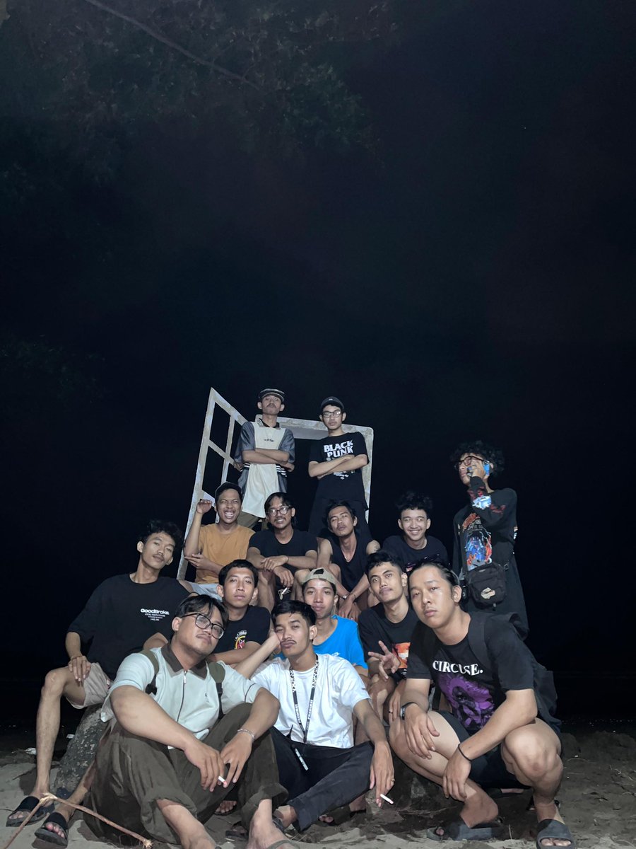 goldkar bertamasya👊🏻