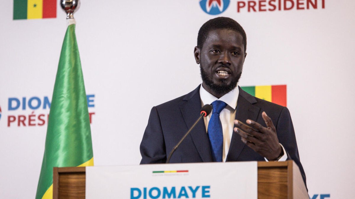 RFIAfrique's tweet photo. Pape Ibrahima Kane: «On ne peut pas se dire souverain et garder des bases militaires sur lesquelles on n'a aucun contrôle» https://t.co/DqXmpzUR30 https://t.co/JIa9U2S9Az