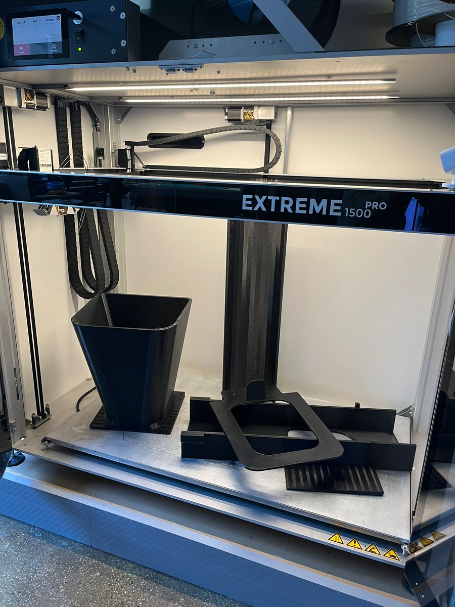 Solaris Toilet has designed a fully contained and self powered toilet which moves waste into a sealed tank without the use of water. For their prototype, they have been using the Extreme 1500 PRO and 3D printed the parts with a 0.8 mm nozzle, 0.5 mm layer height.