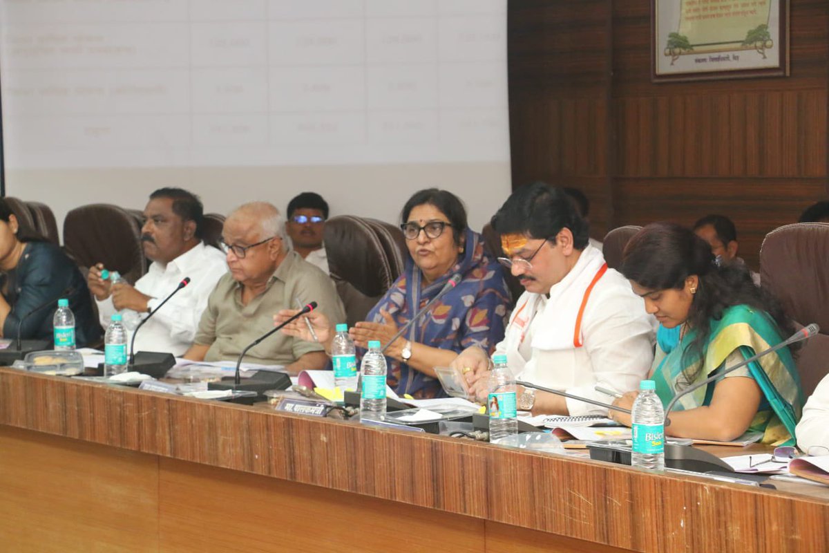 rajanipatil_in's tweet photo. At the DPDC meeting in Beed . https://t.co/gp1IMJlRmM
