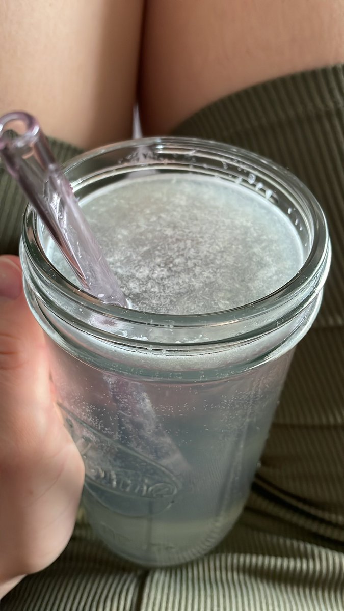 Guten Morgen 🌞 
Zeige euch bei Insta meine Morgenroutine 

Nach dem Aufstehen gab es direkt:

- 700ml Wasser 
- halbe Zitrone gepresst 🍋 

Insta: vaniema_gaming