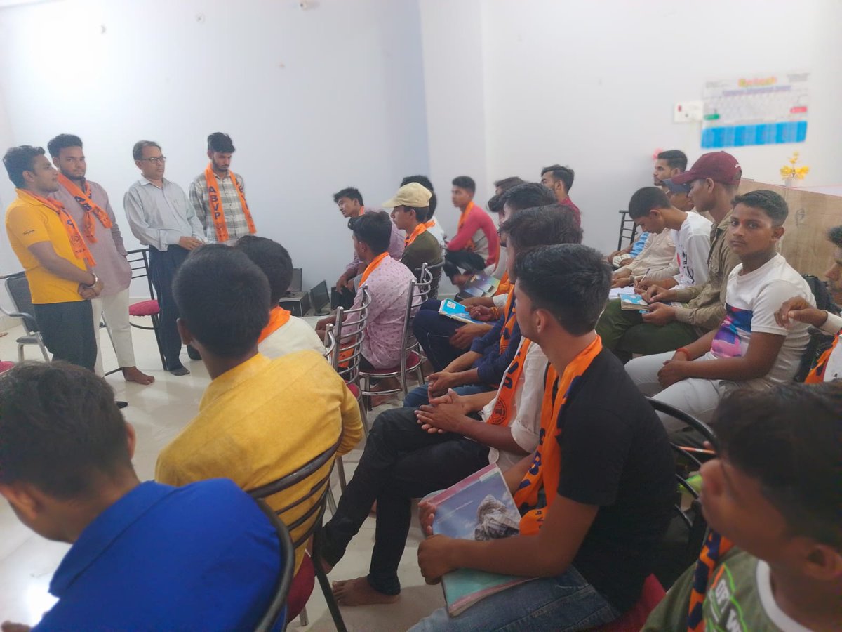 Abvp4shrawasti's tweet photo. आज अखिल भारतीय विद्यार्थी परिषद श्रावस्ती जिले के भिनगा नगर इकाई का पुनर्गठन कार्यक्रम संपन्न हुआ जिसमे जिला संयोजक @ViratShukla2001 व प्रान्त उपाध्यक्ष महेंद्र प्रसाद भारती जी उपस्थित रहे। !
#ABVP75 https://t.co/nzGfFa8Mtl
