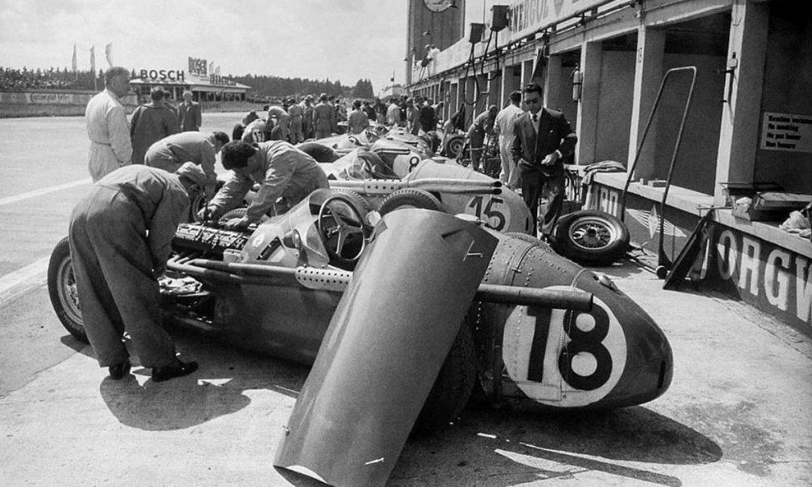 sbmktg's tweet image. Racing the way it used to be … #onthetools