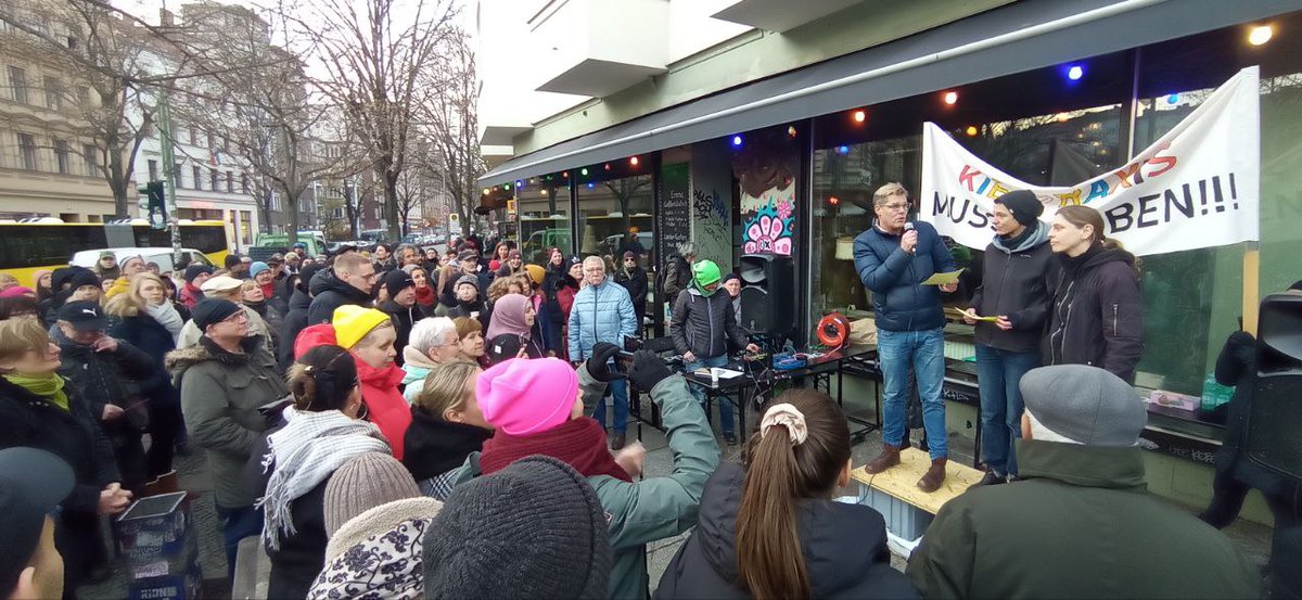 Hausärztliche &amp; insbesondere die suchtmedizinische Versorgung (inmitten einer Drogenkrise) in Gefahr. Wir fordern weiterhin, dass die Kiezpraxis in ihren Räumen bleiben kann! Und umgehend ein Gewerbemietrecht sowie ein Kultur- und Sozialraum-Schutzgesetz!
bmgev.de/mieterecho/arc…