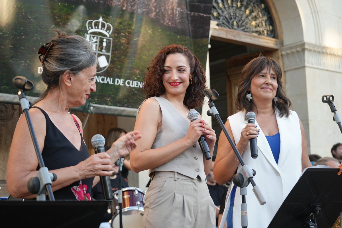 🎷🎺 ¡Qué bien lo pasamos el pasado viernes en los Jardines de la Diputación de Cuenca con la Big Band UCLM! 🕺

🎶🎵 Dentro de la programación de Estival Cuenca , la banda de jazz llevó a cabo un éxito absoluto de concierto que no dejó ni una silla libre 🎹