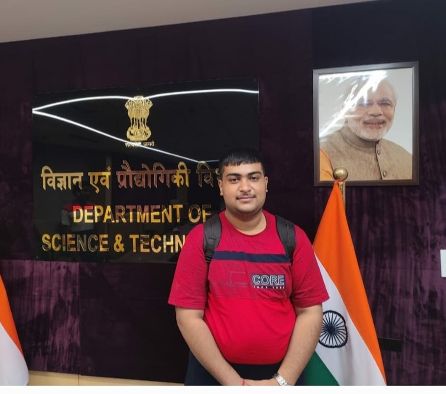 Vasudev Mittal is amongst the leading scorer in the batch and missed the top position by a very narrow margin.  He is a budding cosmologist and has done some very interesting work on the cosmological dipole for radio sources.