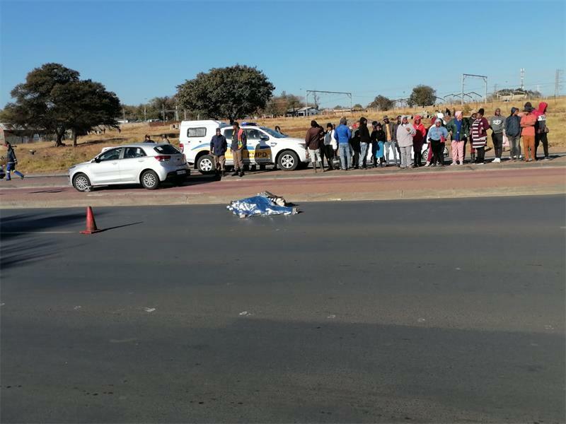 Elderly woman killed by a taxi in Thembisa

citizen.co.za/kempton-expres…