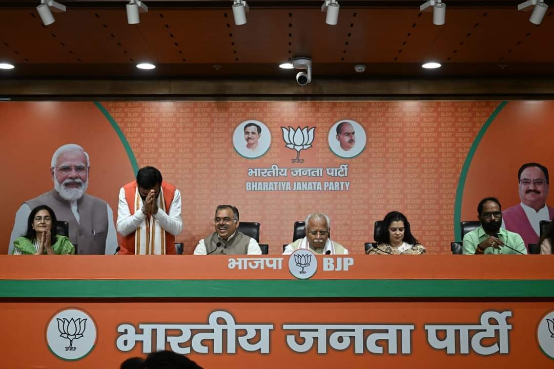 पुत्र-मोह और राजनीतिक जागीरदारी के खिलाफ मजबूत आवाज उठाने वाली हरियाणा के पूर्व मुख्यमंत्री स्वर्गीय बंसीलाल जी की बहू कांग्रेस की दिग्गज नेत्री <a href="/officekiran/">Kiran Choudhry</a> जी और उनकी बेटी (पूर्व सांसद) <a href="/Shruti4Progress/">Shruti Choudhry</a> जी का भाजपा परिवार में स्वागत है।

भारतीय जनता पार्टी में आपकी पूरी तरह