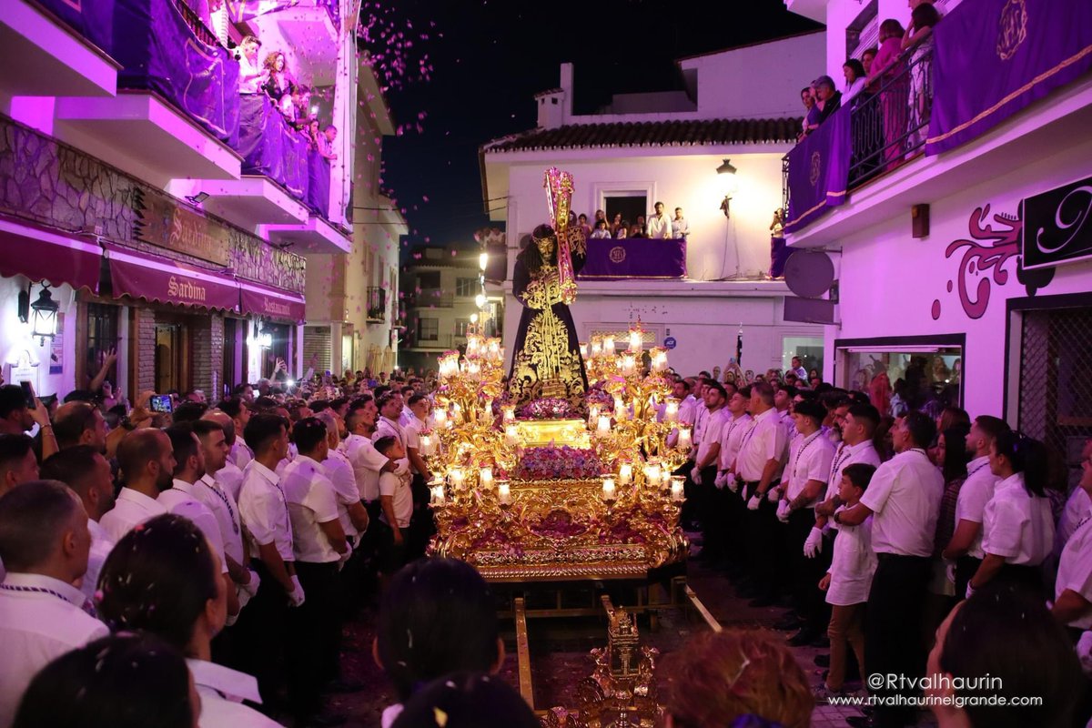 DOMINGO 9 JUNIO

Solemne Salida Procesional

Fotos por @rtvalhaurin
