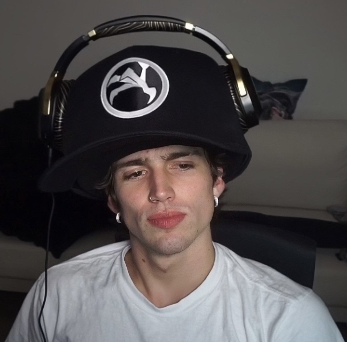 new pfp 😭😭😭😭