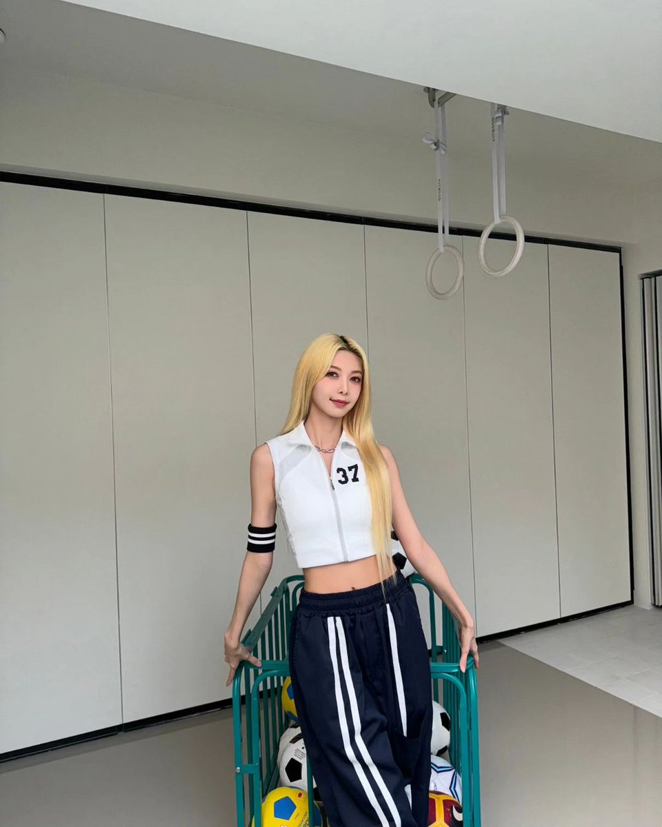 dctrans_0113's tweet photo. [#多美instagram] 240619 Post（Pic 3/5）
#바이코리엘 #byCoreelle #Multibalm @ intocoreelle

#드림캐쳐 #Dreamcatcher #捕夢網
#다미 #Dami #多美 https://t.co/TTqLz85dyH